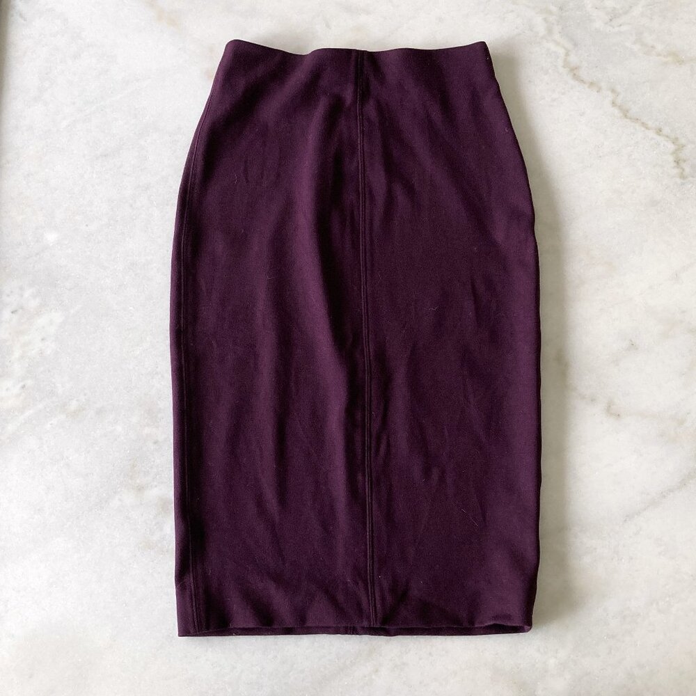 Like new! Aritzia Wilfred Purple / plum stretchy pencil skirt (size S)